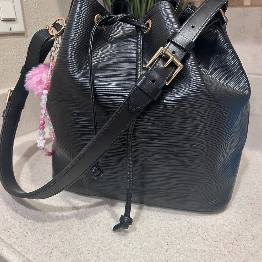 Louis Vuitton Black Epi Leather Drawstring Shoulder Bag